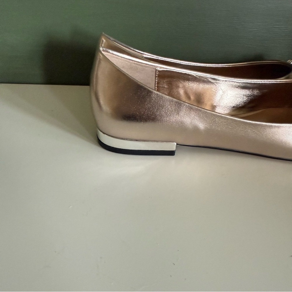 ALDO Maddelyn Pointed Toe Flats Bow Cap Toe Gold Black NWOT - Picture 8 of 10